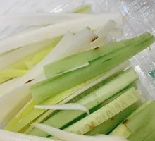 Cucumber with Green Onion Strips