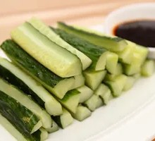 Roast Duck with Cucumber Strips