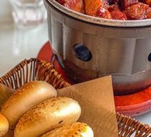 Grilled Pancake with Braised Pork