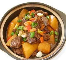Braised Beef and Radish in Small Pot