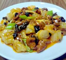 Braised Pig's Trotter and Intestines