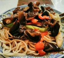 木耳炒肉盖浇面