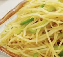 Sliced Potatoes with Green Pepper