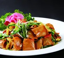 Boiled Dumplings with Chives and Egg