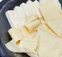 Oil-soaked tofu skin