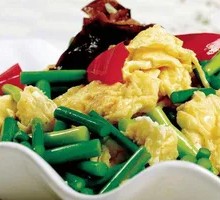 Garlic Shoots and Egg Rice Bowl