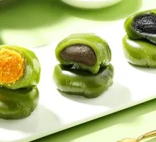 Green rice ball