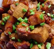 Braised Pork with Tofu Rice Bowl and Drink