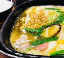 Axiang Crossing-the-bridge Rice Noodles