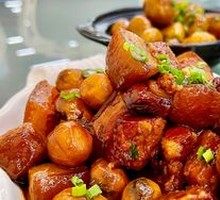 Small Cucumber Braised Pork