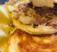 White Flatbread with Spicy Pork