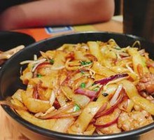 Dry-Fried Beef Rice Noodles