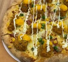 Golden Salted Egg Yolk Chicken Pizza