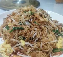 Stir-Fried Rice Noodles with Seafood