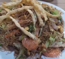 Stir-Fried Rice Noodles with Seafood