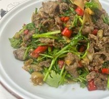 Stir-Fried Beef with Yellow Onion