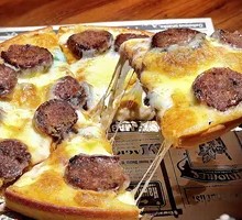 Grilled Beef Pizza