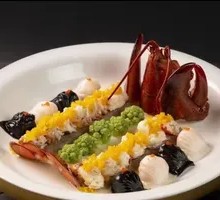 Double-Color Shrimp Dumpling Steamed with Lobster