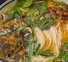 鲜牛肉肉酱米线