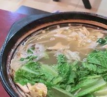 Mushroom Hot Pot Rice Noodles with Six Meat Dishes for Four