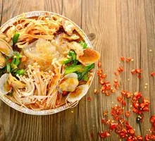 Signature Clam Rice Noodles