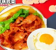 Braised flatbread with pork belly and fried egg