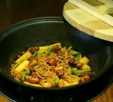 Classic Braised Pork with Noodles