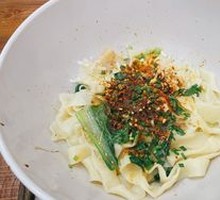 Spicy Oil-Poured Noodles