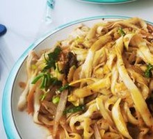 Stir-Fried Beef with Knife-Cut Noodles