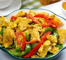 Stir-Fried Eggs with Green Peppers