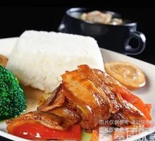 鸡腿饭十排骨汤