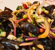 Shredded Onion with Black Fungus Salad