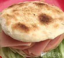Fire-baked bread with ham