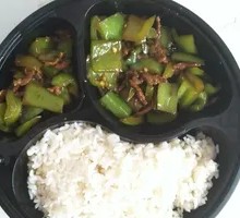 青椒炒肉盖饭