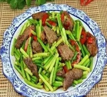 Stir-Fried Beef with Garlic Shoots
