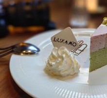 Strawberry Pistachio Basque Cheesecake