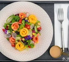 Smoked Salmon and Mango Salad