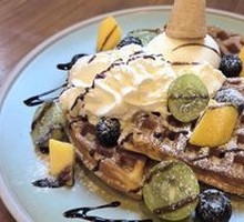 Ice Cream Fresh Fruit Waffle