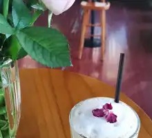 Rose Thick Milk Latte