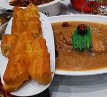 葱烧鲽鱼配果子