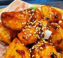 Street-style Crispy Potato with Spicy Sauce