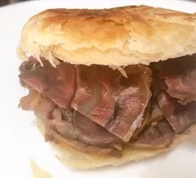 烧饼夹牛肉素肚