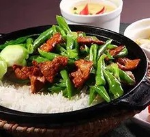 红烧小炖肉煲仔饭