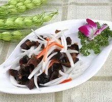 Scallion and Black Mushroom Salad