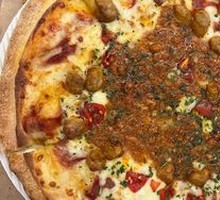 Classic Italian Meat Sauce Pizza