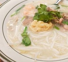 Hong Kong Style Pepper Pig Stomach Chicken Noodle Soup