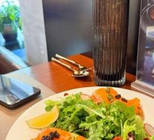 Smoked Salmon with Arugula