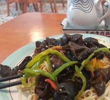 Black Mushroom Beef Noodles