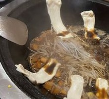 Stewed Pork Ribs in Iron Pot