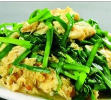 Stir-fried eggs with chives